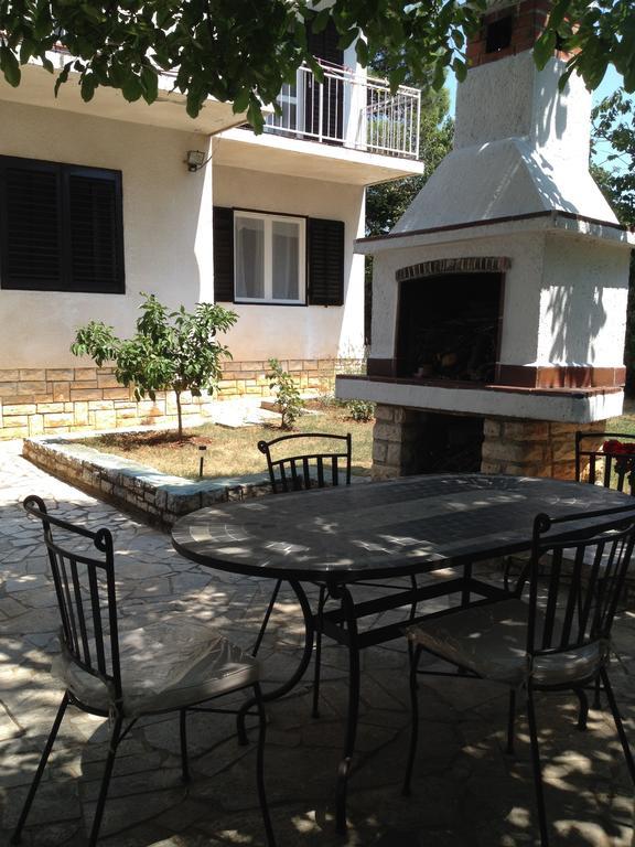 Villa Rosa With Yard And Children'S Playground Tar-Vabriga Rom bilde