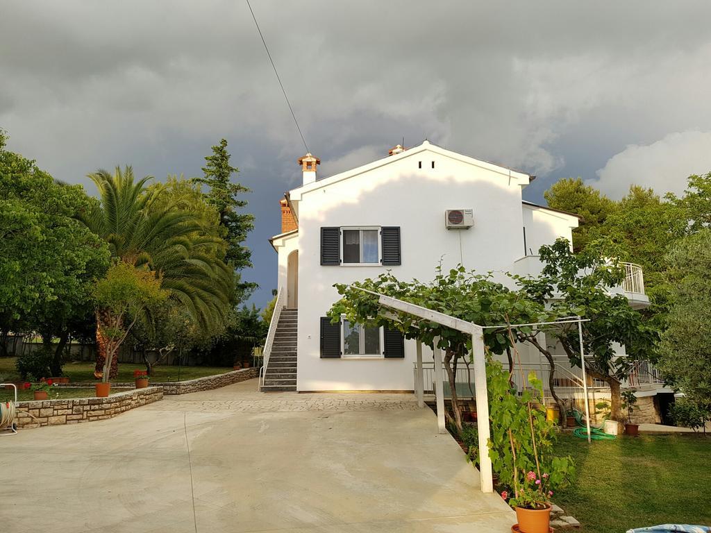 Villa Rosa With Yard And Children'S Playground Tar-Vabriga Eksteriør bilde