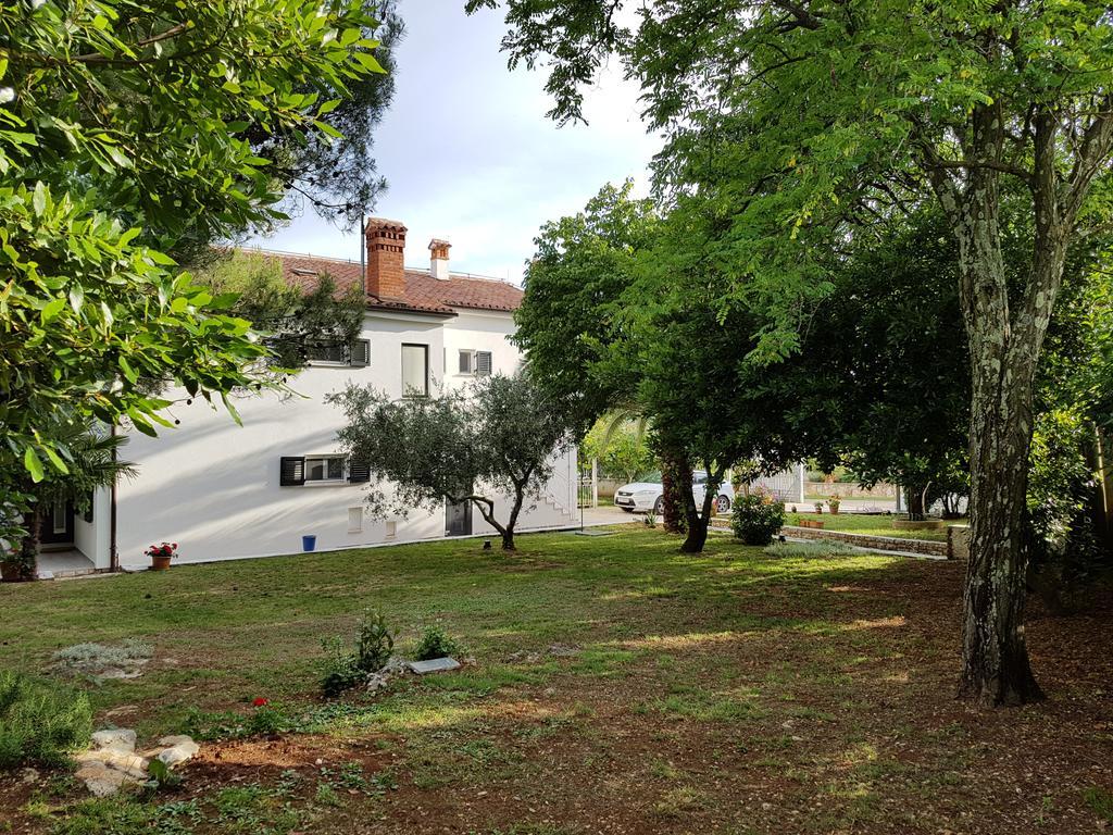 Villa Rosa With Yard And Children'S Playground Tar-Vabriga Eksteriør bilde